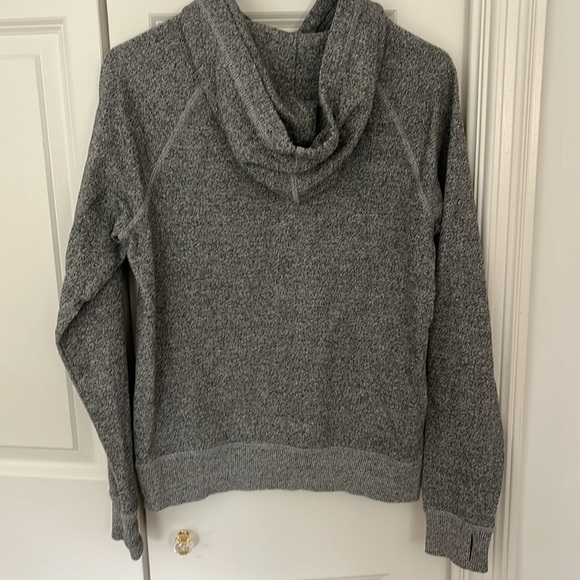 Women’s Roots Boston Gray Sweatshirt Size Small - Picture 8 of 8